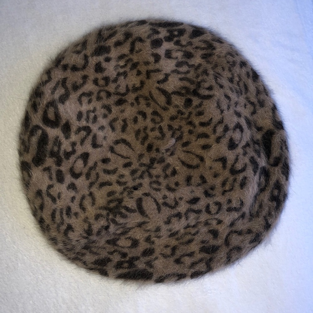 Leopard fuzzy beret